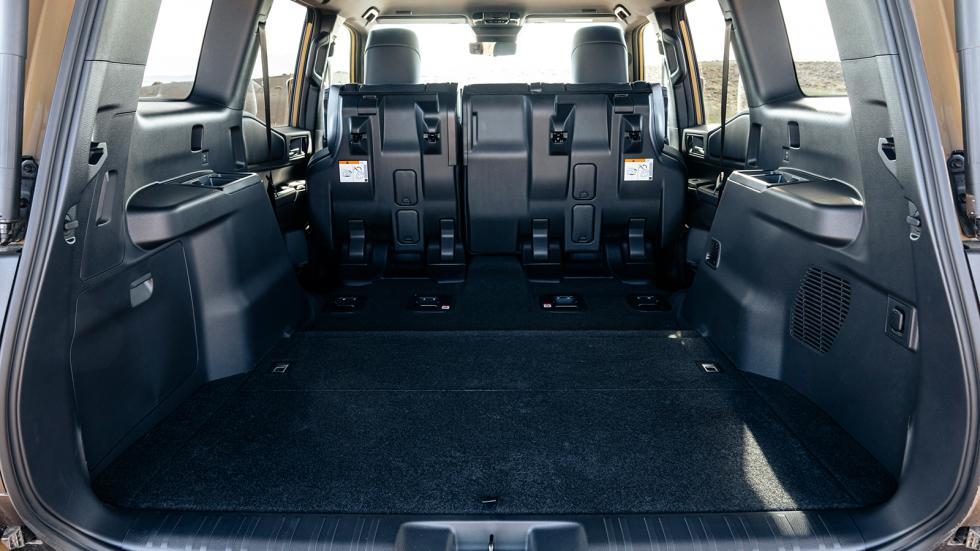 Σε νέα εξοπλιστική έκδοση Adventure το Toyota Land Cruiser